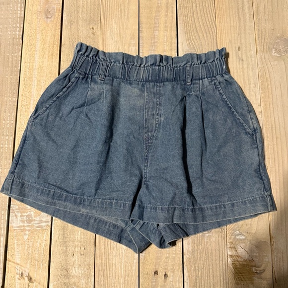 American Eagle Blue Denim Stretch Pull On Cotton Pleated Shorts - Picture 1 of 5